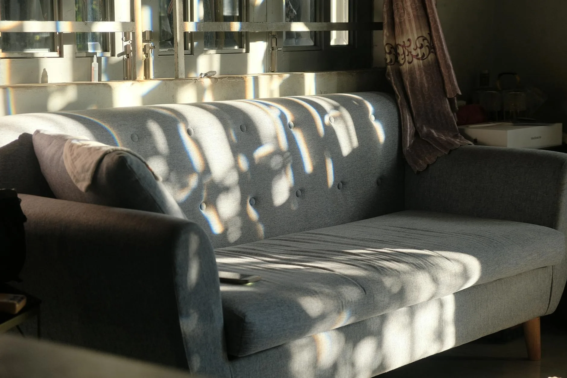 Photo by Trần Thiên Ưng on Pexels | jasa cuci sofa sukamulya illustration