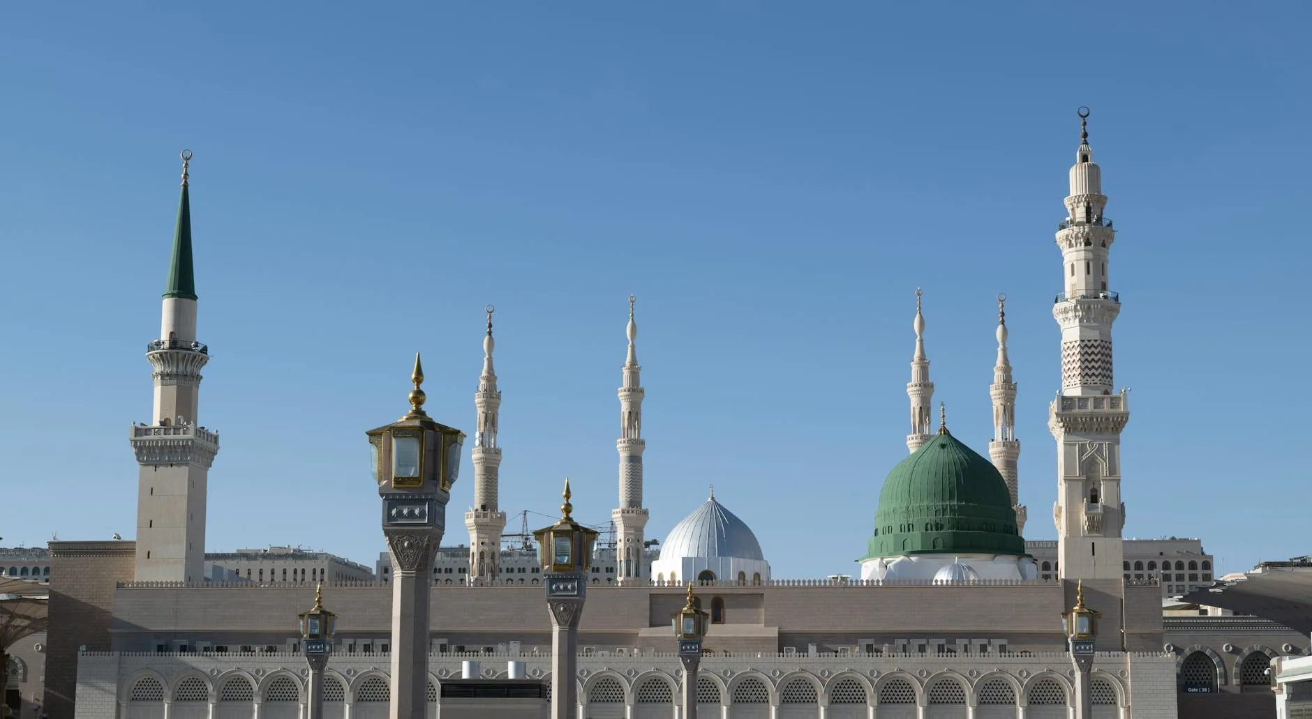 Photo by Tarik Sami on Pexels | jasa pembersih karpet masjid illustration