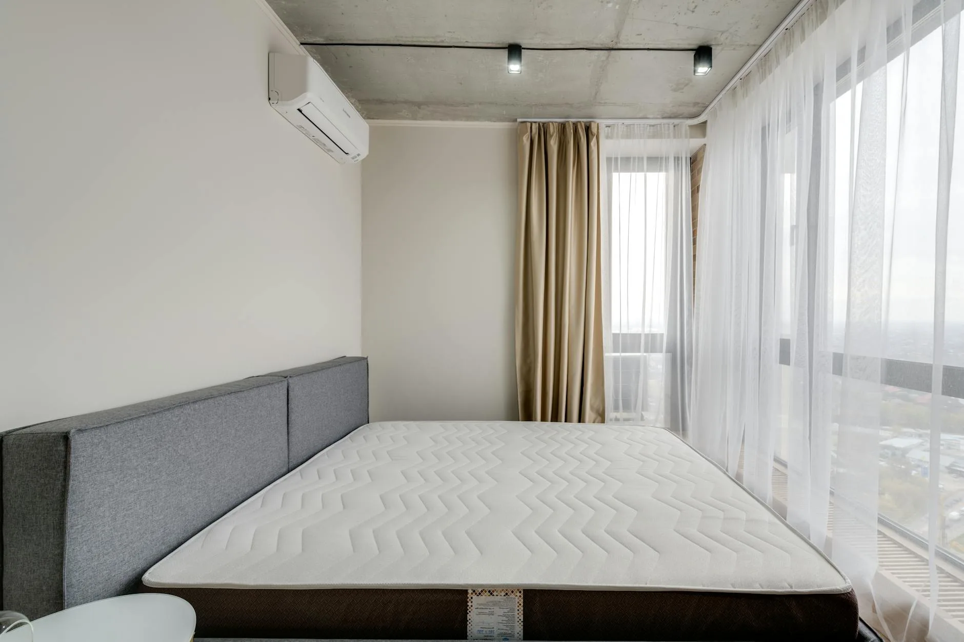 Layanan cuci springbed profesional di Jogja, hasil bersih, segar, bebas debu dan noda.