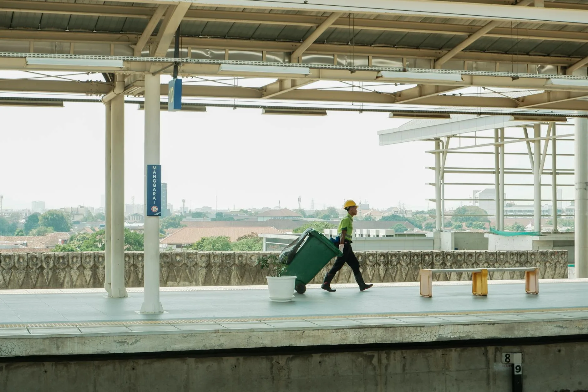 Layanan cuci kursi kantor profesional di Jakarta, bersih, higienis, cepat, dengan hasil tanpa noda